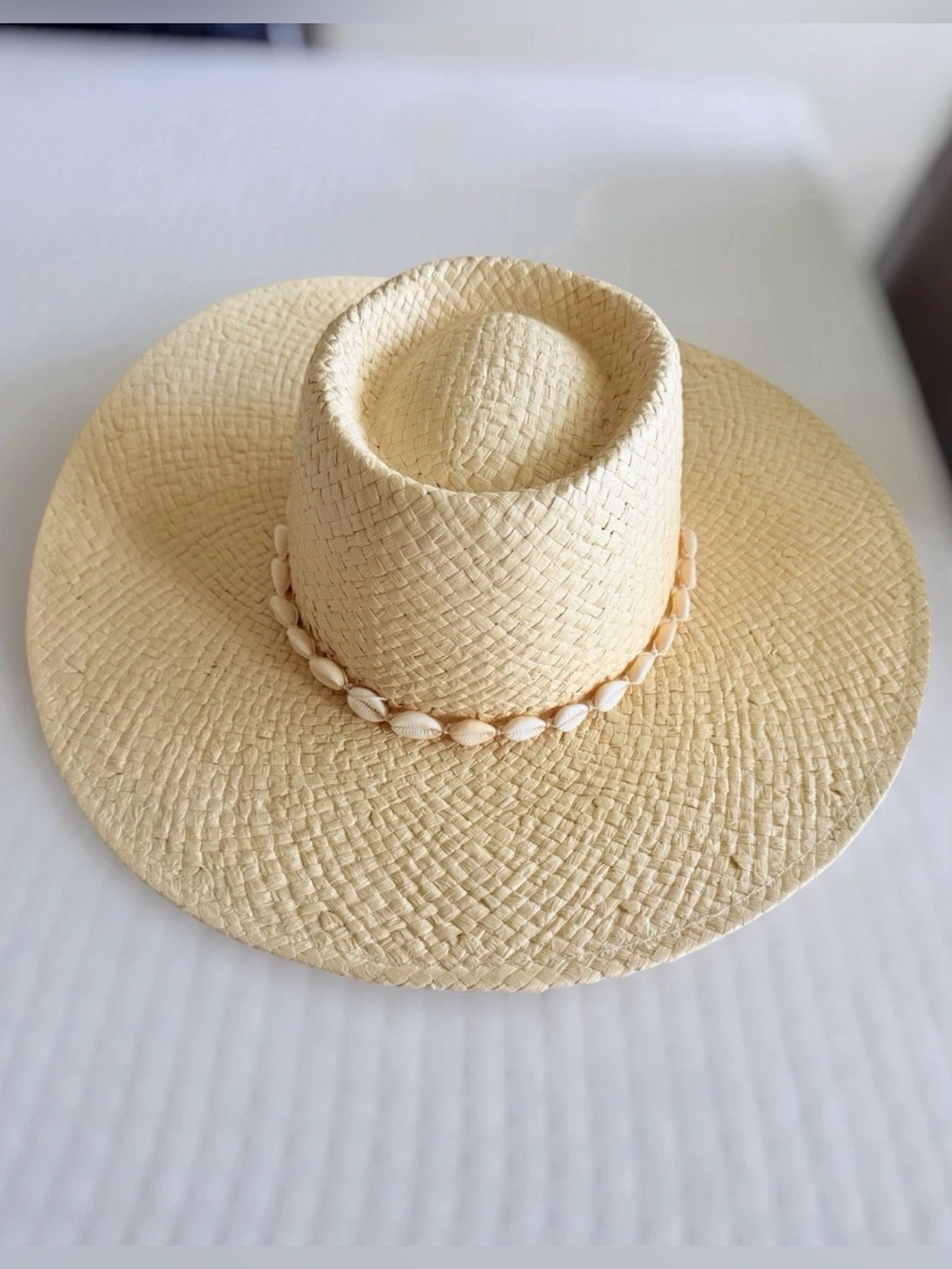 Universal Thread Straw Wide-Brim Boater Hat with Shell Band NWT